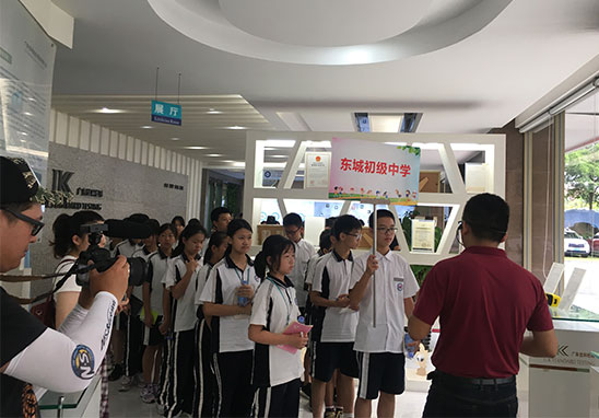 东城初级中学来优科开展科普体验活动